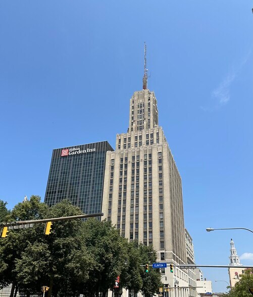 14 Lafayette Sq, Buffalo, NY à vendre - Photo du bâtiment - Image 2 de 17