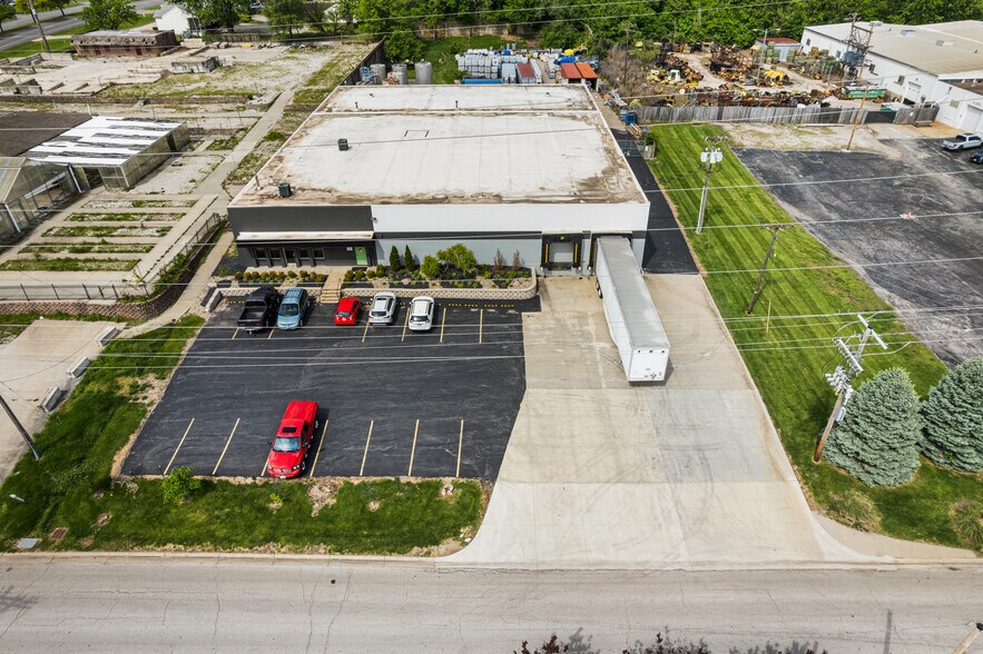 707 SW 10th St, Blue Springs, MO for lease - Building Photo - Image 2 of 6