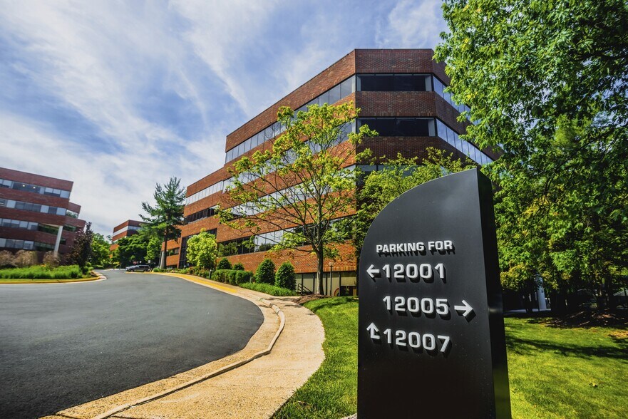 12001 Sunrise Valley Dr, Reston, VA à louer - Photo du bâtiment - Image 2 de 6