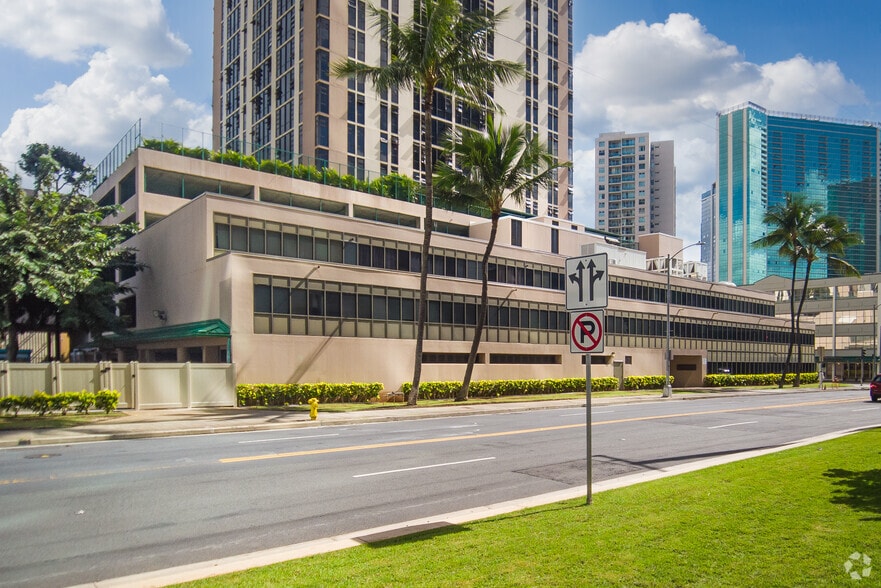 1050 Queen St, Honolulu, HI à louer - Photo du bâtiment - Image 3 de 20