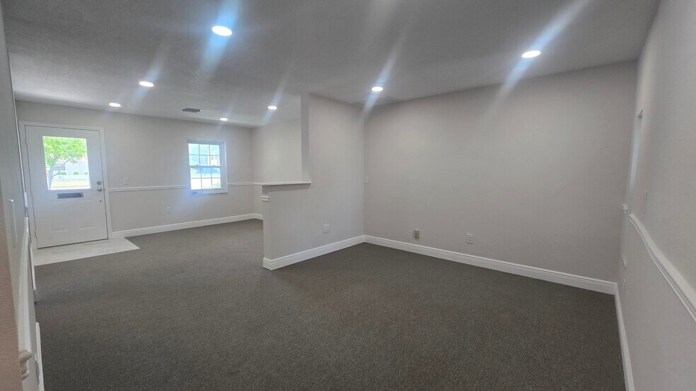 2300 W Bay Dr, Largo, FL à vendre - Photo du bâtiment - Image 3 de 9