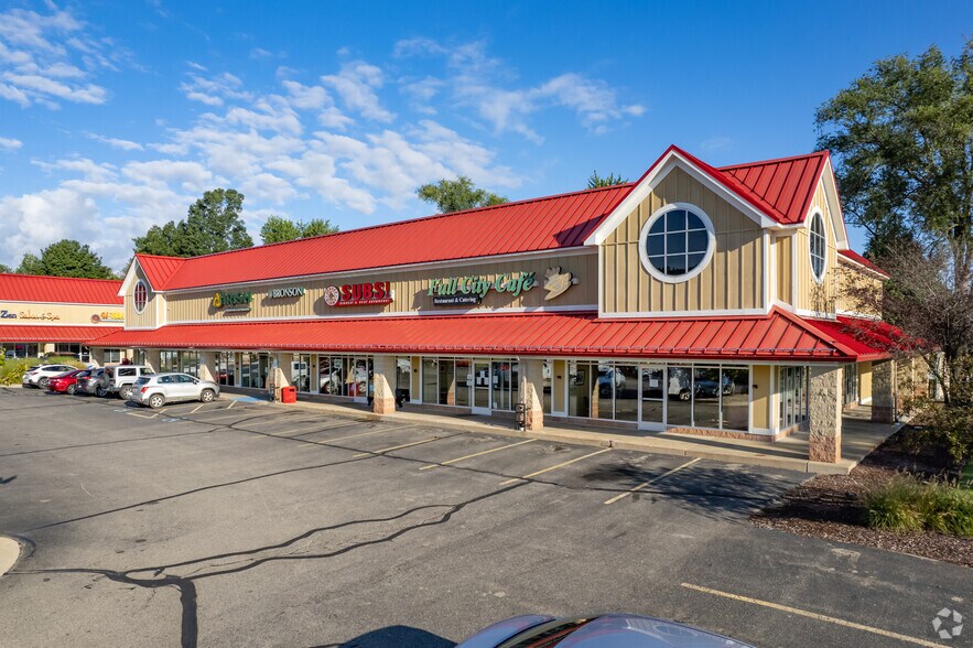 7910 Oakland Dr, Portage, MI for lease - Primary Photo - Image 2 of 4