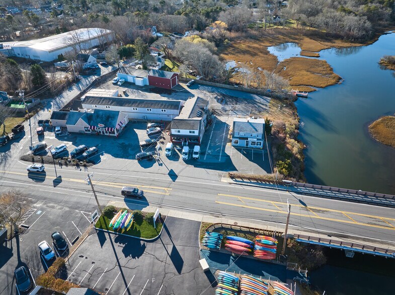 11 Main St, Dennis Port, MA à vendre - Photo du bâtiment - Image 3 de 3