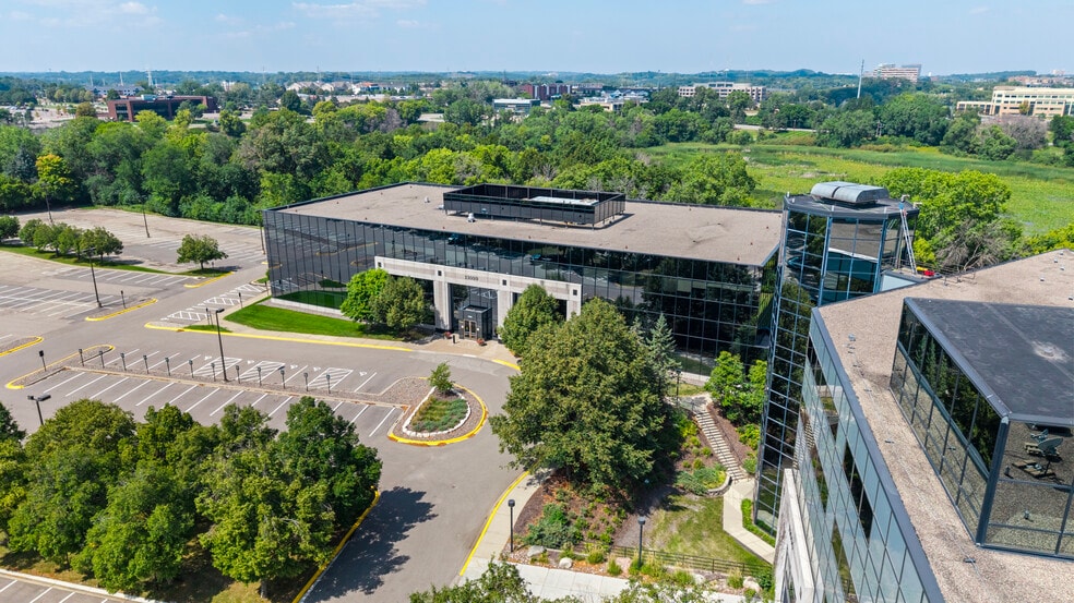 11010 Prairie Lakes Dr, Eden Prairie, MN for lease - Building Photo - Image 3 of 9