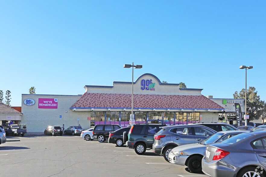 8723 Sepulveda Blvd, North Hills, CA à louer - Photo principale - Image 1 de 6