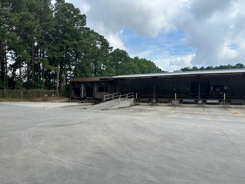 4070 Shirley Dr SW, Atlanta, GA for sale - Building Photo - Image 3 of 12