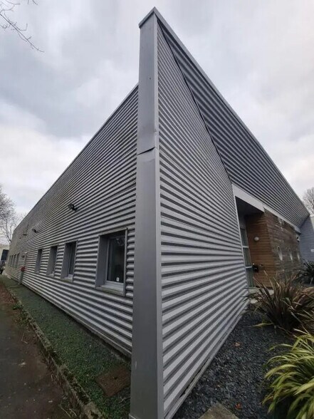 Local d'activités dans La Chapelle-sur-Erdre à vendre - Photo du bâtiment - Image 1 de 5