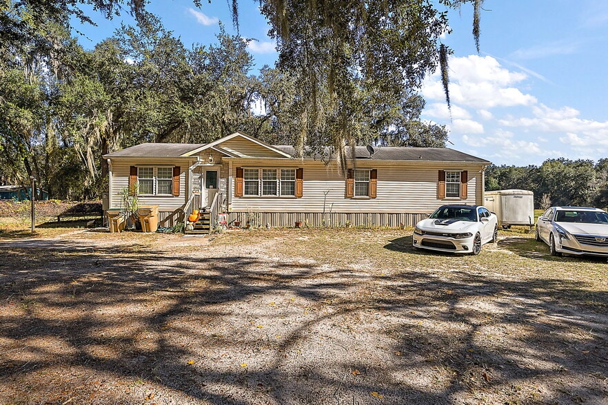 27910 Debbie Rd, Okahumpka, FL for sale - Building Photo - Image 3 of 21