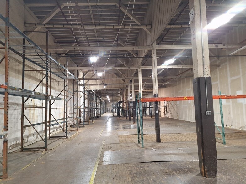 5802 3rd Ave, Brooklyn, NY for lease - Building Photo - Image 2 of 9