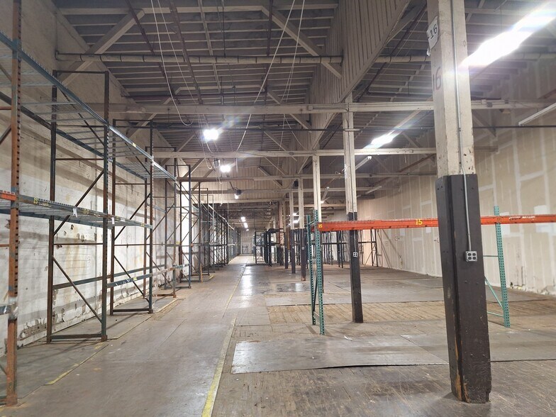 5802 3rd Ave, Brooklyn, NY à louer - Photo du bâtiment - Image 2 de 9