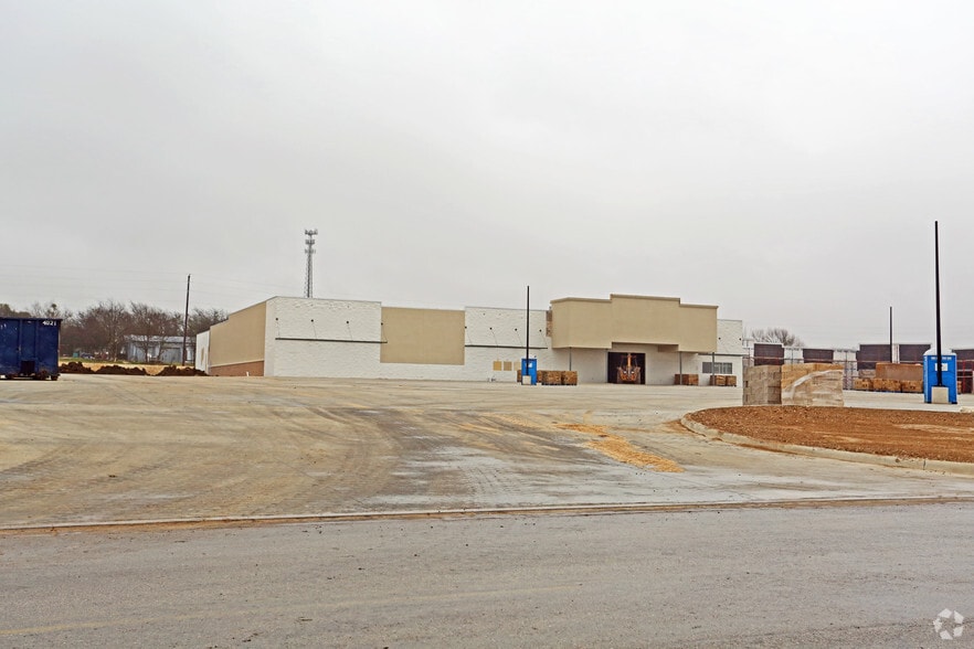 180 Town Center Blvd, Jarrell, TX for lease - Building Photo - Image 2 of 7