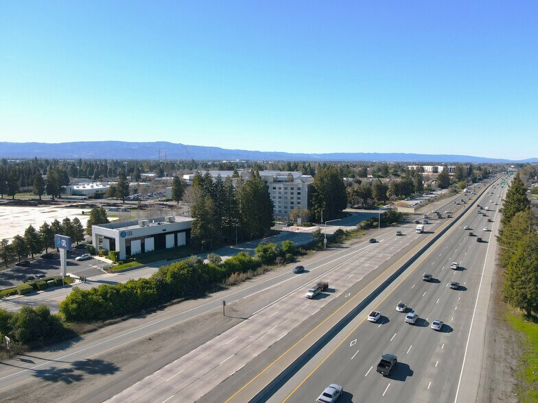 3000 Lakeside Dr, Santa Clara, CA for lease - Building Photo - Image 2 of 21
