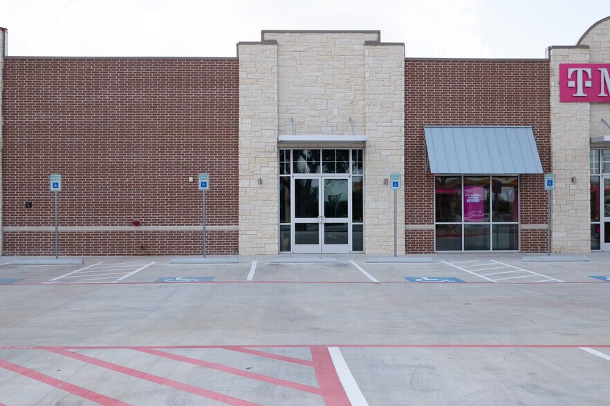 1702 Central Texas Expy, Lampasas, TX à louer - Photo du bâtiment - Image 3 de 12