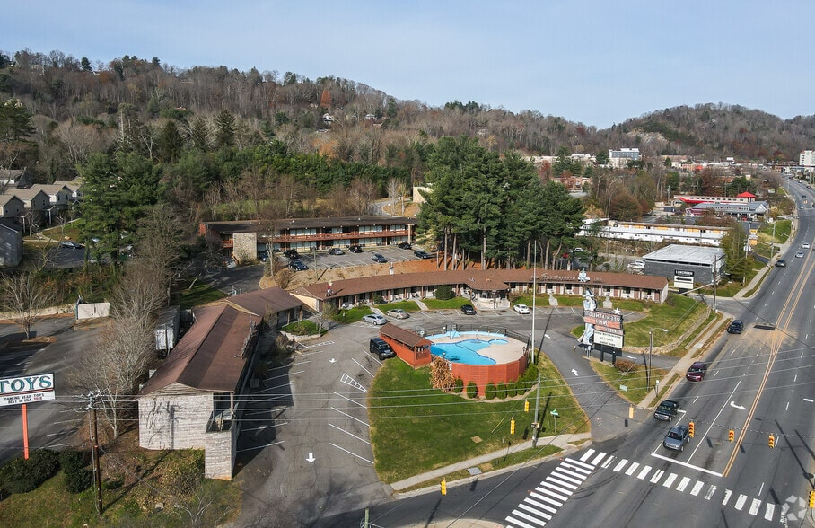 155 Tunnel Rd, Asheville, NC for sale - Building Photo - Image 2 of 8