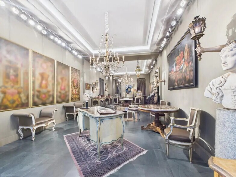 Retail in Paris for sale - Interior Photo - Image 1 of 6