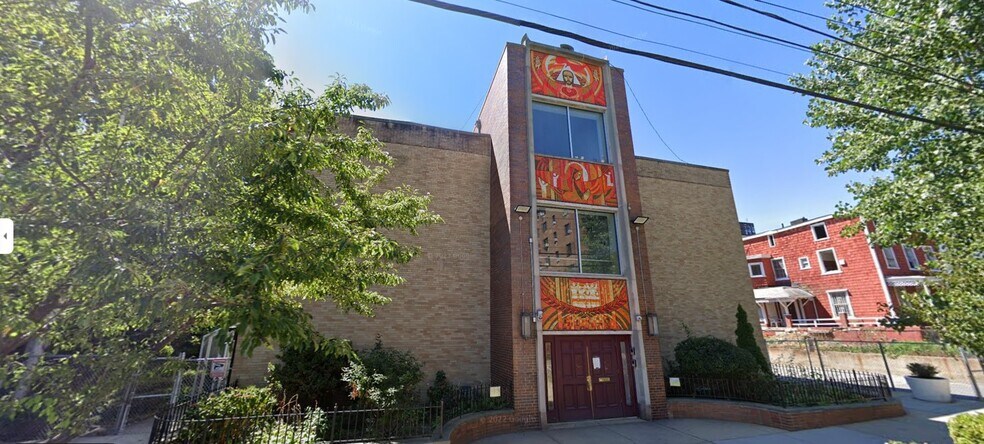 916 27th Ave, Astoria, NY à vendre - Photo du bâtiment - Image 2 de 6