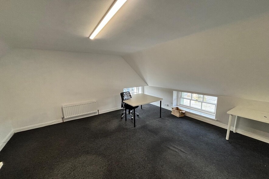 15 Church Sq, Banbridge for sale - Interior Photo - Image 2 of 6