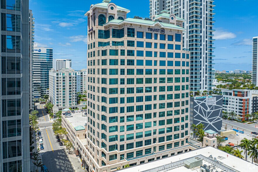 515 E Las Olas Blvd, Fort Lauderdale, FL for lease - Primary Photo - Image 1 of 23