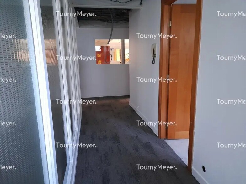 Office in Rennes for lease - Interior Photo - Image 2 of 3