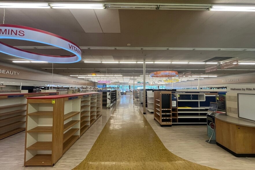 856-994 Middle Country Rd, Middle Island, NY for lease - Building Photo - Image 2 of 10