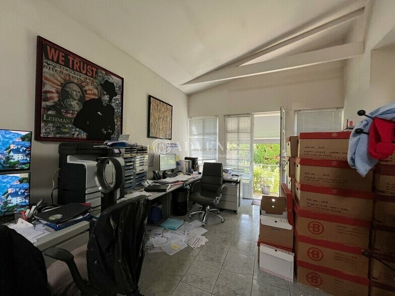 Office in Montfort-l'Amaury for lease - Building Photo - Image 1 of 5