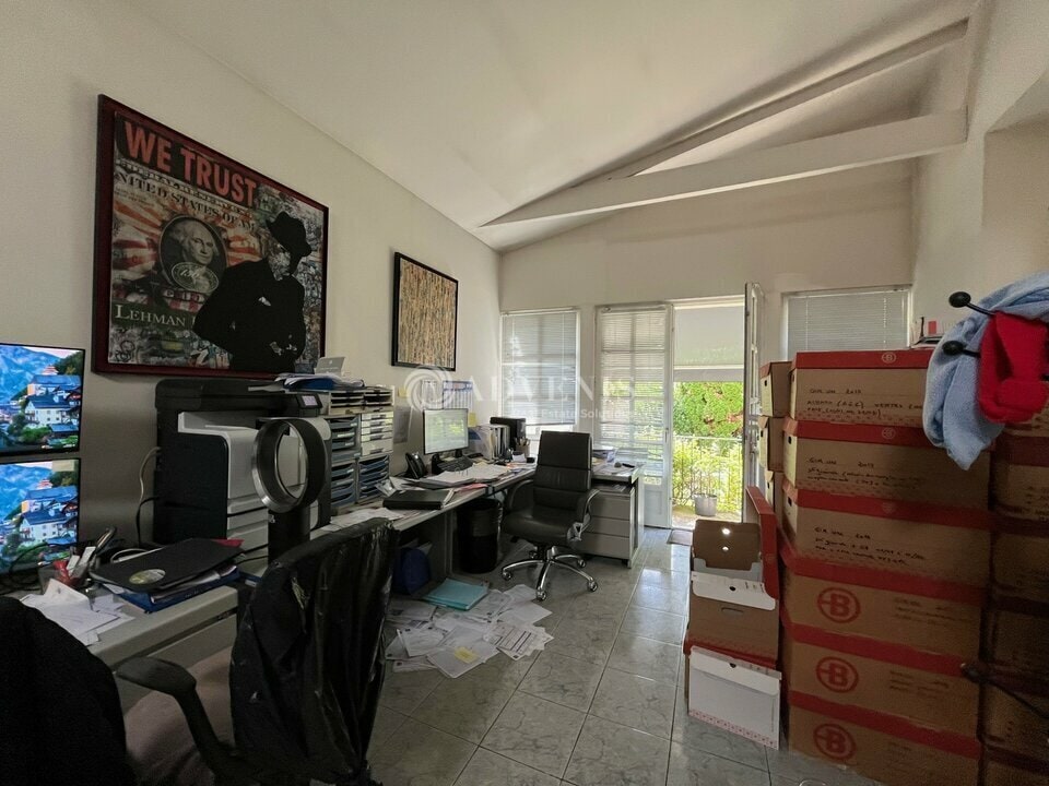 Office in Montfort-l'Amaury for lease Building Photo- Image 1 of 6