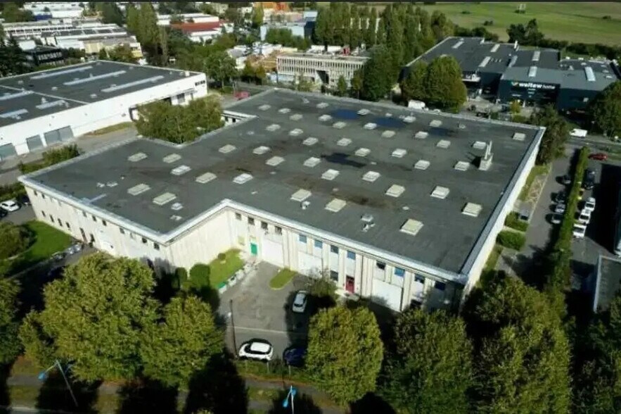 Office in Sarcelles for lease - Aerial - Image 3 of 5