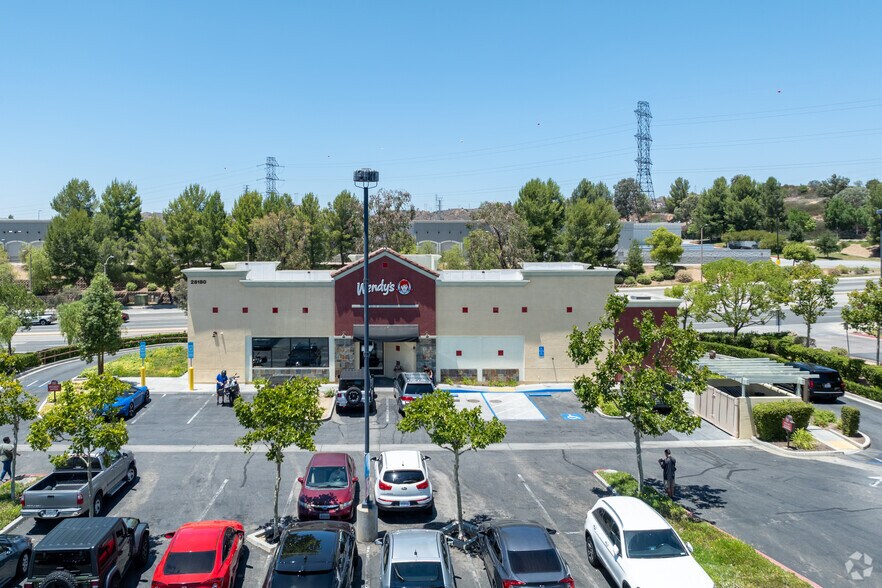 28180 Newhall Ranch Rd, Valencia, CA à vendre - Photo du bâtiment - Image 3 de 4