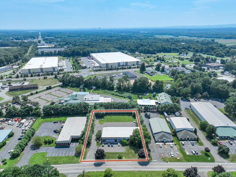 140 Commerce Way, South Windsor, CT à louer - Photo du bâtiment - Image 2 de 7