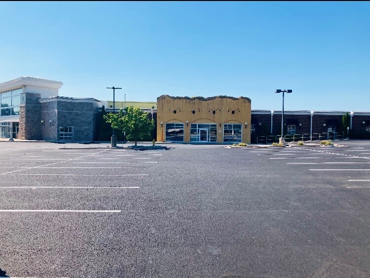 7225-7245 Maplecrest Rd, Fort Wayne, IN à louer - Photo du bâtiment - Image 2 de 5