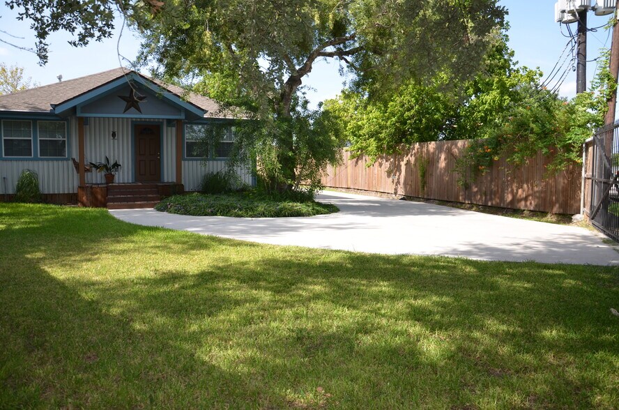 11608 Old Main Street Loop Rd, Houston, TX à vendre - Photo du bâtiment - Image 2 de 12