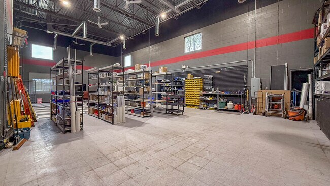 Plus de détails pour Unit #12 & 13, 727 Stremel Road, Kelowna – Industriel à vendre, Kelowna, BC