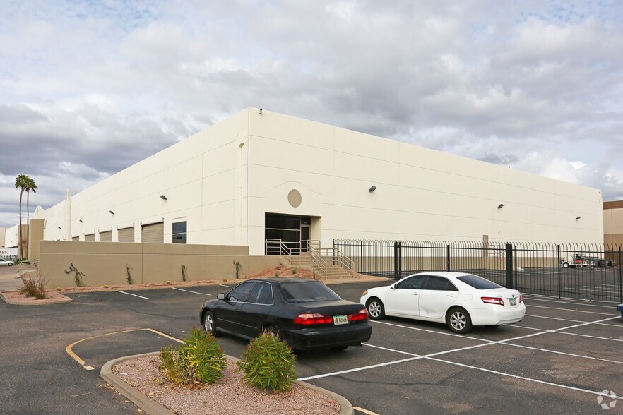 2625 S Roosevelt St, Tempe, AZ à louer - Photo du bâtiment - Image 3 de 4
