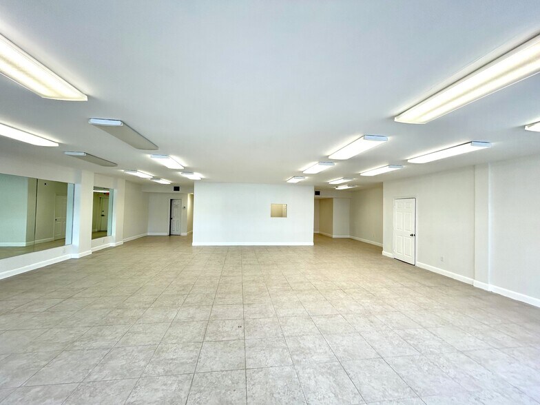 3038 N Federal Hwy, Fort Lauderdale, FL à louer - Photo du bâtiment - Image 3 de 6