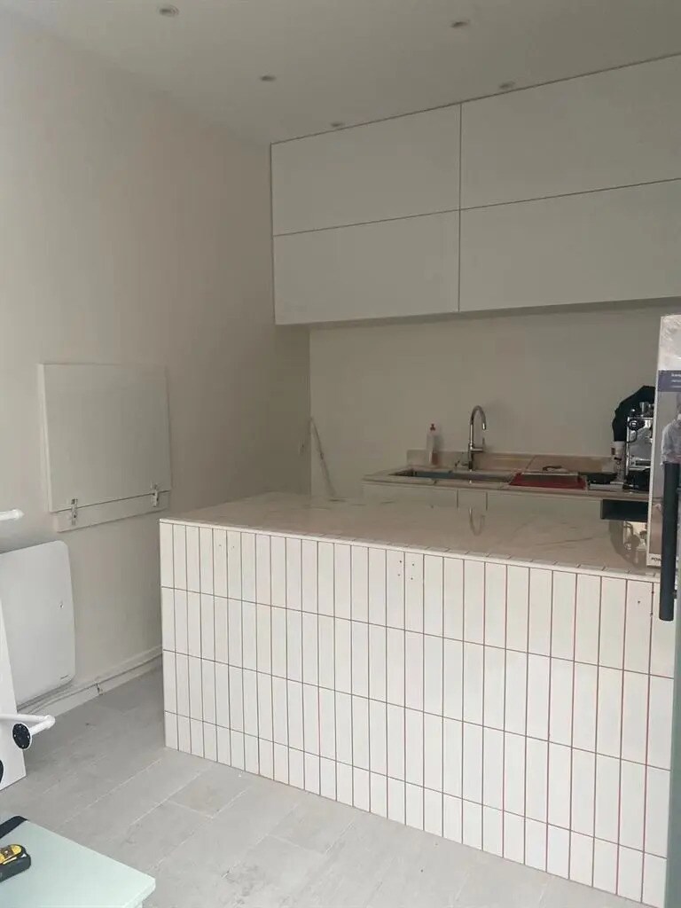 Retail in Paris for lease Interior Photo- Image 1 of 2