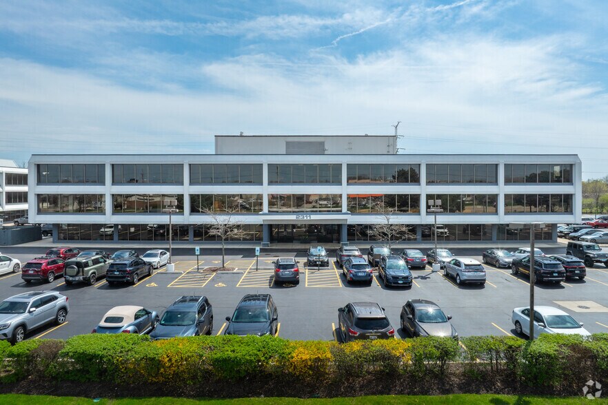 2311 W 22nd St, Oak Brook, IL à louer - Photo du bâtiment - Image 3 de 5