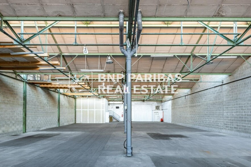 Flex in Pantin for sale - Interior Photo - Image 1 of 8