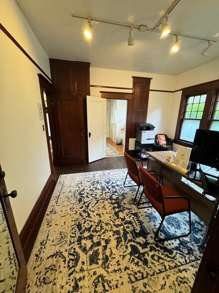 518 SW 3rd St, Corvallis, OR à vendre - Photo du bâtiment - Image 3 de 19