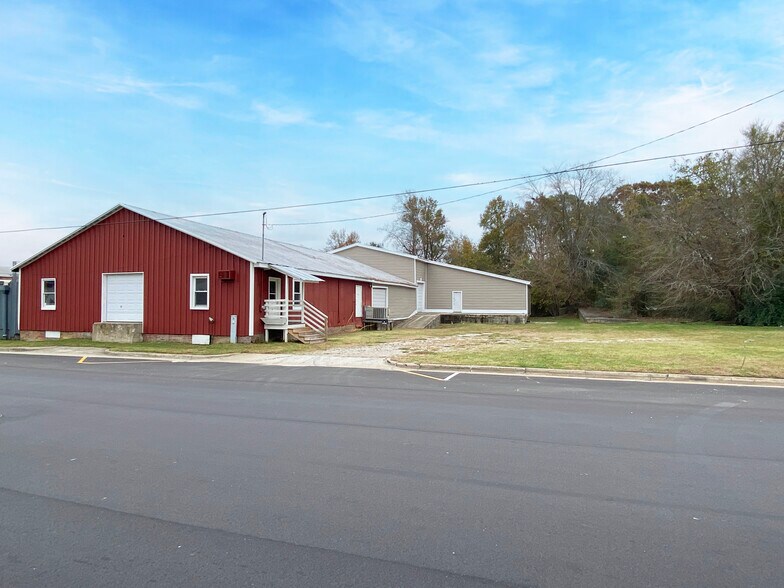 135 W Vance St, Zebulon, NC à vendre - Photo du bâtiment - Image 1 de 1
