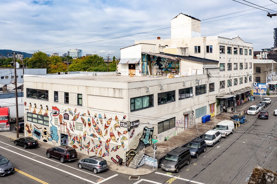 232 SE Oak St, Portland, OR for lease - Building Photo - Image 3 of 9
