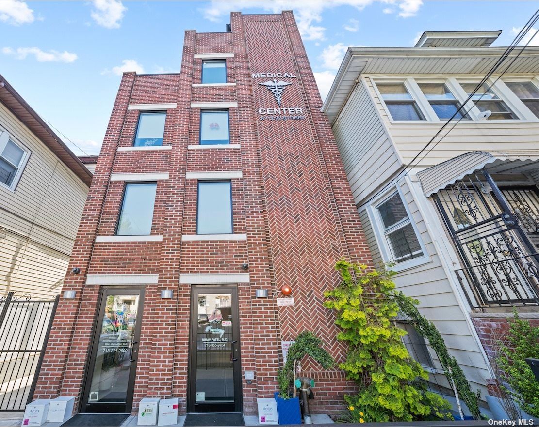 3712 92nd St, Jackson Heights, NY à louer Photo du bâtiment- Image 1 de 7