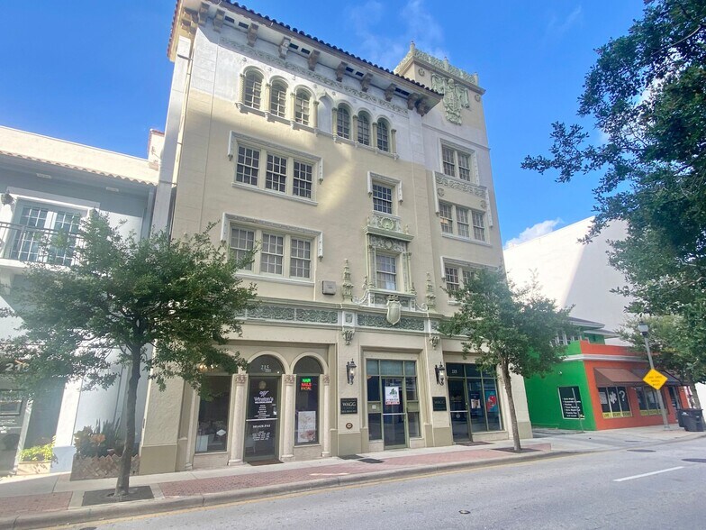 215 S Olive Ave, West Palm Beach, FL à louer - Photo du bâtiment - Image 2 de 4