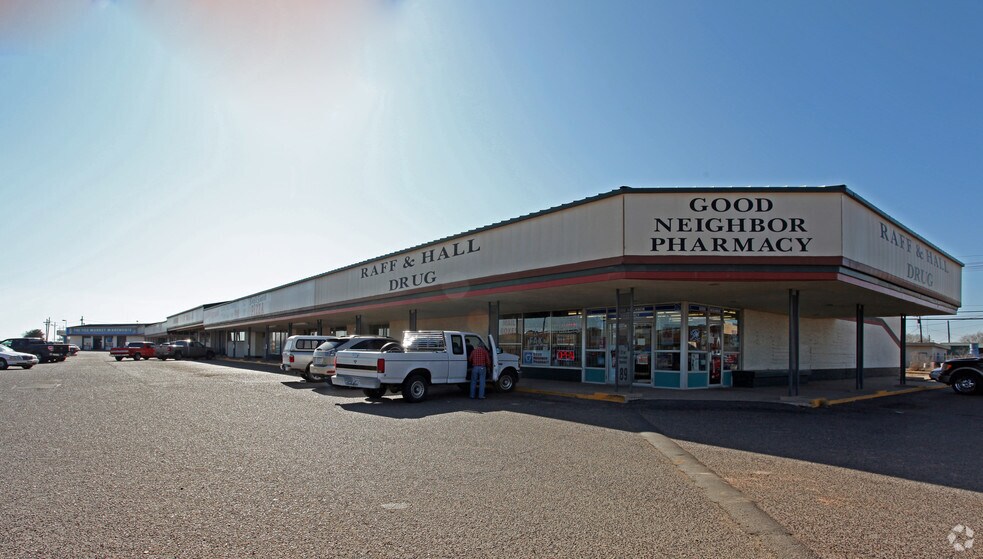 3400 Blk Of Ave H, Lubbock, TX à louer - Photo du bâtiment - Image 2 de 3