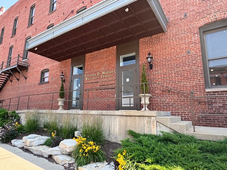 100 S Center St, Clinton, IL for lease - Building Photo - Image 3 of 3