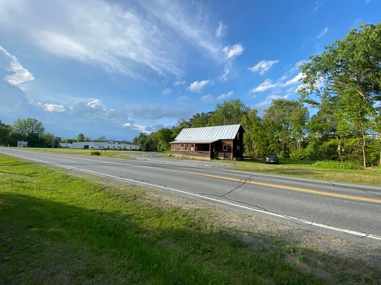 120 Waits River Rd, Bradford, VT à vendre - Photo du bâtiment - Image 2 de 4