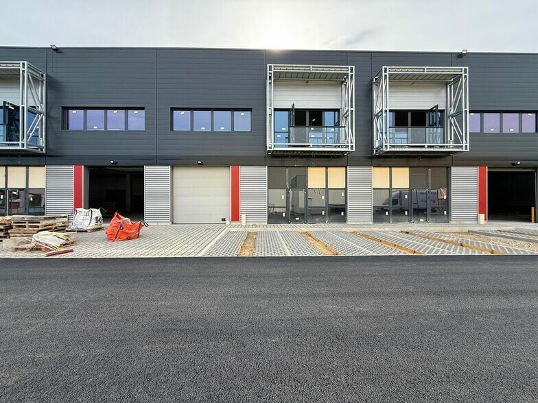 42 Rue Benoit Frachon, Bobigny for lease - Building Photo - Image 1 of 8