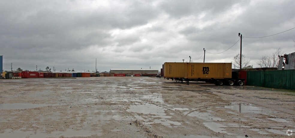 9575 Old Gentilly Rd, New Orleans, LA for lease - Primary Photo - Image 1 of 6