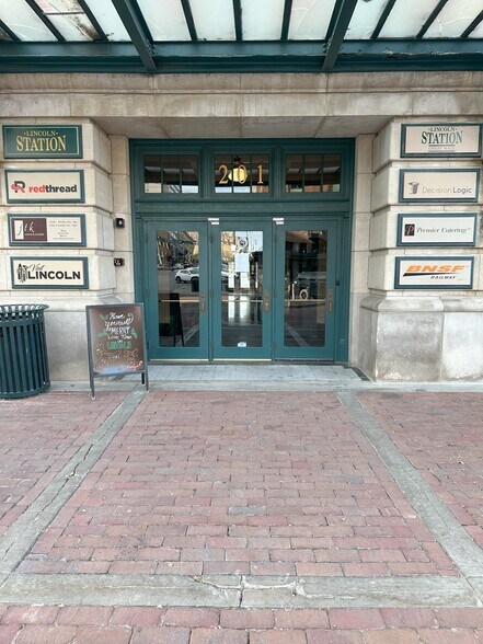 201 N 7th St, Lincoln, NE à louer - Photo du bâtiment - Image 2 de 18