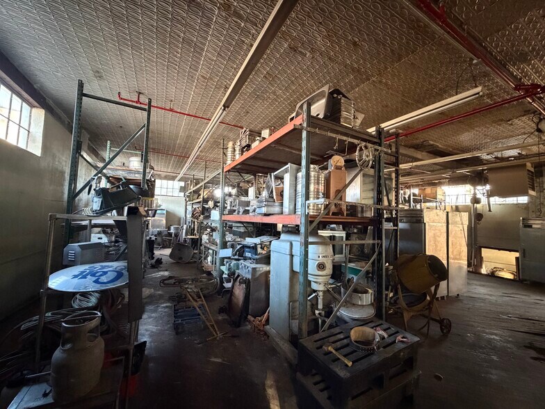 54-19 Flushing Ave, Maspeth, NY à vendre - Photo intérieure - Image 3 de 8