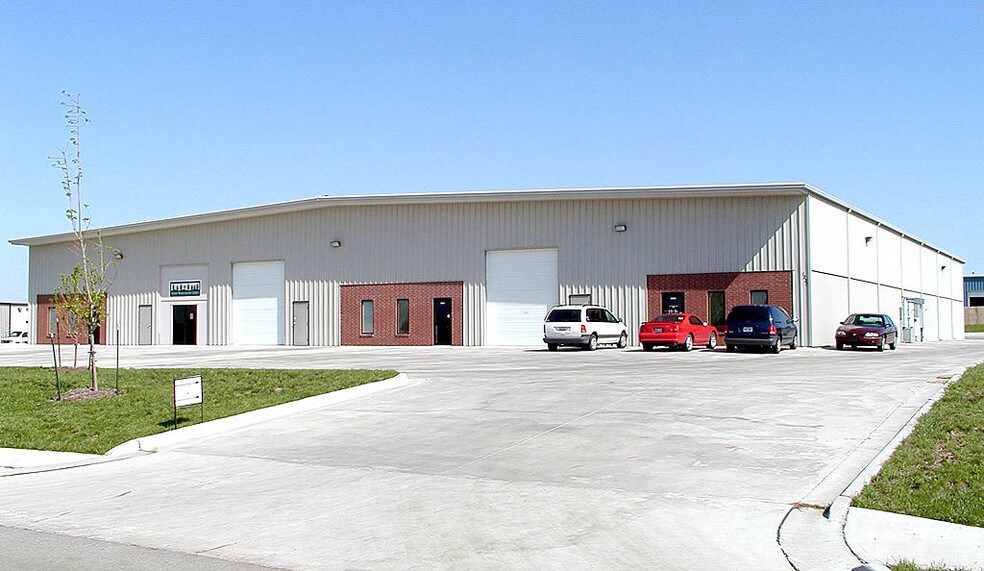 1221 SE Broadway Dr, Lee's Summit, MO à louer - Photo du bâtiment - Image 2 de 8